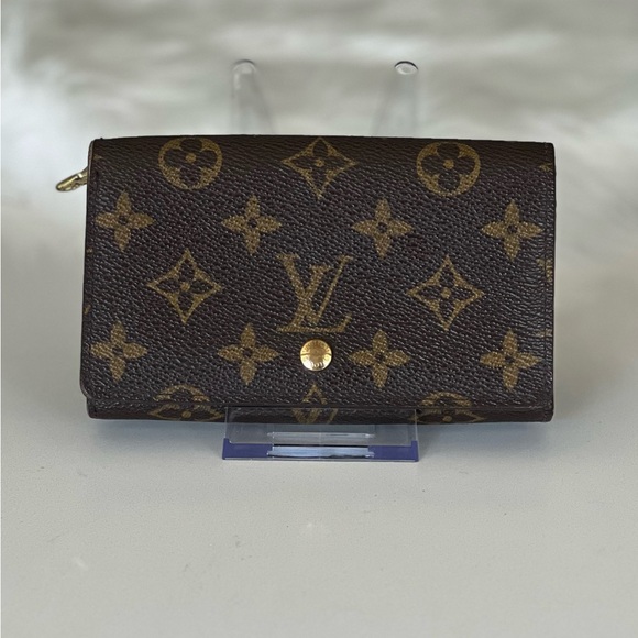 Louis Vuitton Monogram Wallet on Chain Crossbody – 10/10 Condition - Picture 2 of 9